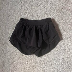 size 2 regular black lululemon shorts 2.5” hotty hots